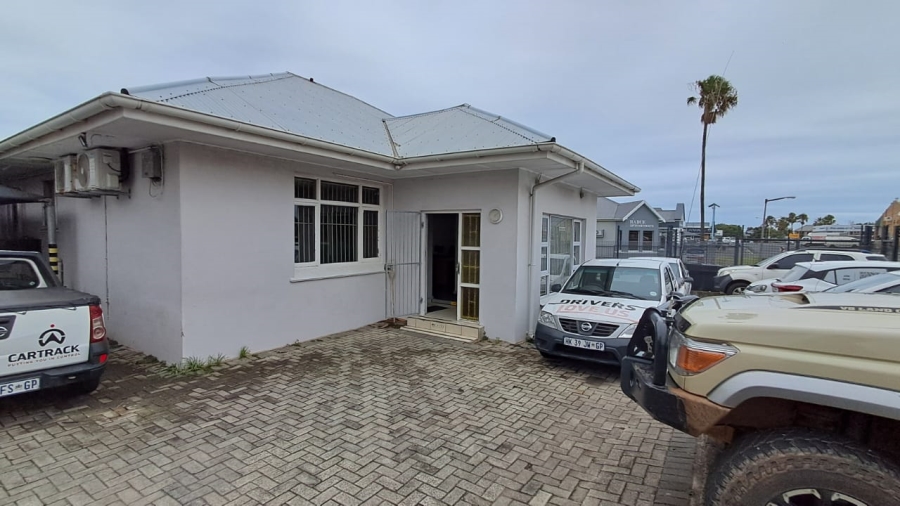To Let commercial Property for Rent in Vincent Eastern Cape